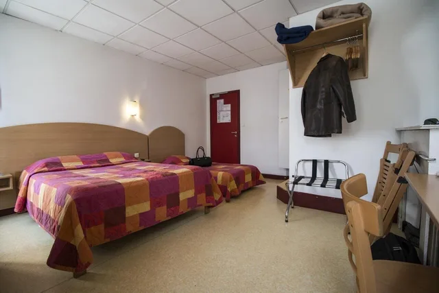 غرفة ثلاثية بسرير مزدوج وسرير فردي، HOTEL DE LYON 3/6