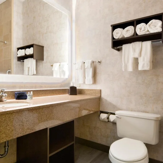 جناح جونيور، Clubhouse Hotel Suites Sioux Falls 2/3
