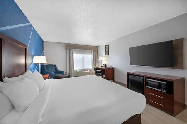غرفة قياسية بسرير كينج، Comfort Inn Goshen, IN 1/7