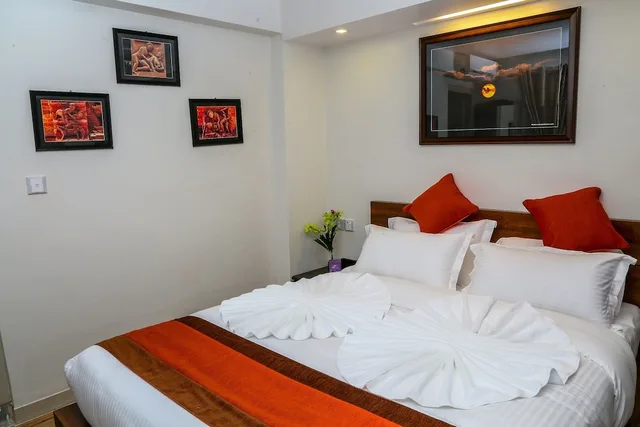 Deluxe, Triple, 3 Beds, Hill View, Hotel Himalayan Oasis 3/8