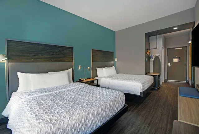 غرفة بسرير كوين لذوي الإعاقة، Tru by Hilton Austin Airport, TX 1/3
