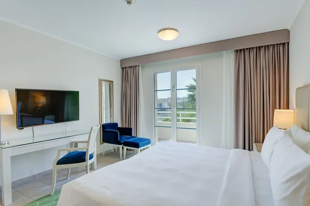 1 Bedroom, Apartment, King Bed, Lake Side, Balcony, Millennium Lakeview Residence Formerly Copthorne Lakeview Executive Apartments 2/4