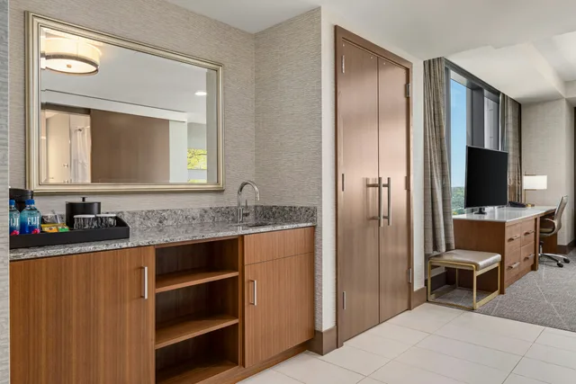 غرفة بسرير كينج لذوي الإعاقة، Hilton Rochester Mayo Clinic Area 4/4