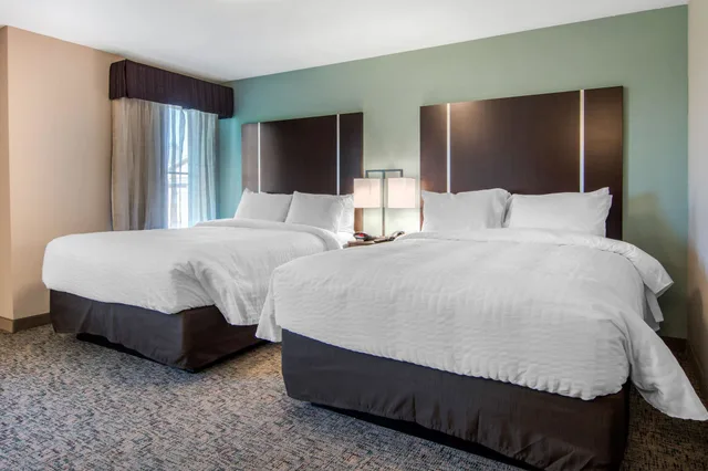 جناح بسريرين كوين مع أريكة، Clarion Inn & Suites Atlanta Downtown 1/2