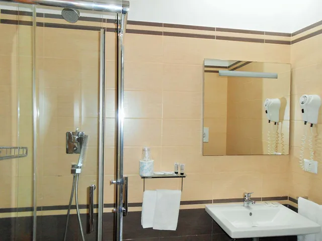 غرفة كلاسيكية بسرير كوين، Hotel Riviera Fiumicino 3/3