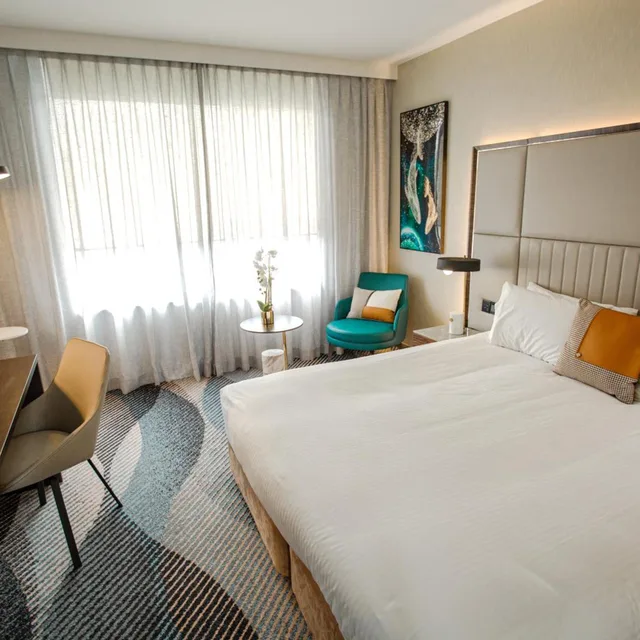 غرفة متصلة بسرير مزدوج وسريرين منفصلين، Royal Pacific Hotel 4/10