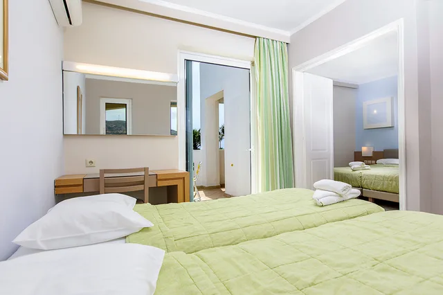 بنغل عائلي بإطلالة على الحديقة بغرفتي نوم، Sovereign Beach Hotel 1/2