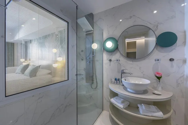 غرفة سوبيريور بسرير كوين بحوض جاكوزي، Ivi Mare - Designed for Adults by Louis Hotels 5/8