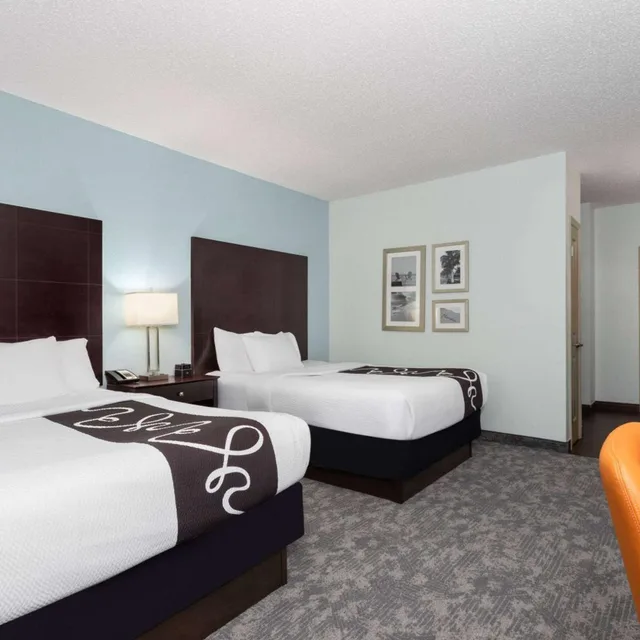 غرفة بسريرين كوين لذوي الإعاقة، La Quinta Inn & Suites by Wyndham Bonita Springs Naples N. 5/10