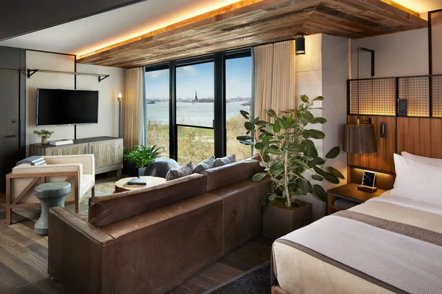 Statue of Liberty, King Bed، 1 Hotel Brooklyn Bridge 3/3