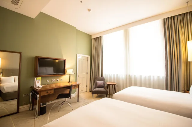 غرفة ديلوكس بسريرين منفصلين بإطلالة على المدينة، DoubleTree by Hilton Hotel & Spa Liverpool 1/3