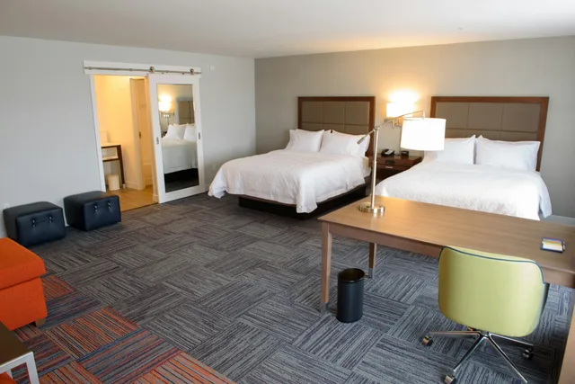 استوديو بسريرين كوين، Hampton Inn & Suites Bay City, MI 1/3