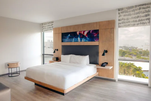 Suite, King Bed, Bay View، Aloft San Juan 1/6