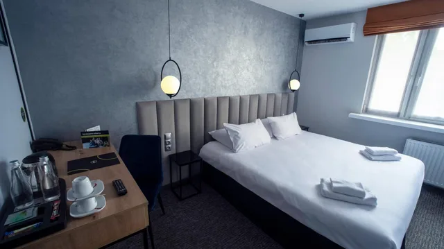 FBENR Double Bedroom، B&B HOTEL Piotrkow Trybunalski 2/8