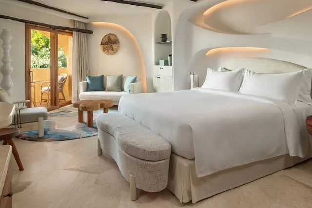 غرفة كلاسيكية بسرير كينج بشرفة بإطلالة، Hotel Cala Di Volpe Costa Smeralda 3/5