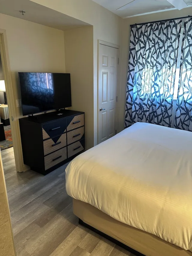 Deluxe, Suite, King Bed, Sofa, Kitchen, Bluegreen Vacations Club 36 An Ascend Collection Resort 4/10