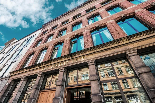 استوديو ديلوكس، The Shankly Hotel 1/1