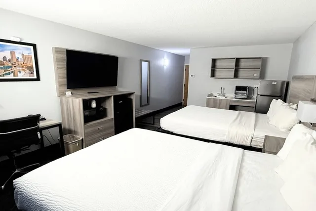 Suite, 2 Queen Beds, Kitchenette, Baymont By Wyndham Indianapolis South 2/10