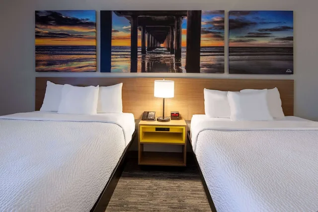 غرفة قياسية بسريرين كوين، Days Inn by Wyndham Sturtevant / Racine / Mount Pleasant 1/8