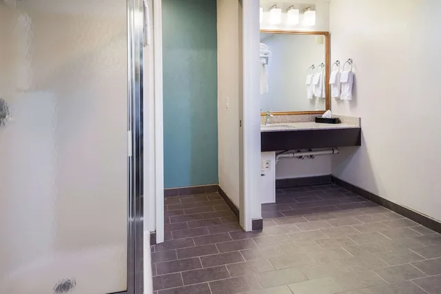 غرفة قياسية بسرير كوين، Sleep Inn & Suites Port Clinton 4/4