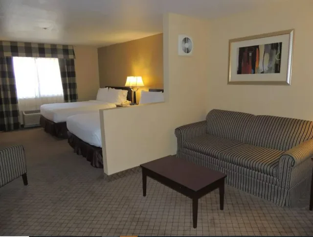 جناح بسريرين كوين، Holiday Inn Express Fallon 1/3