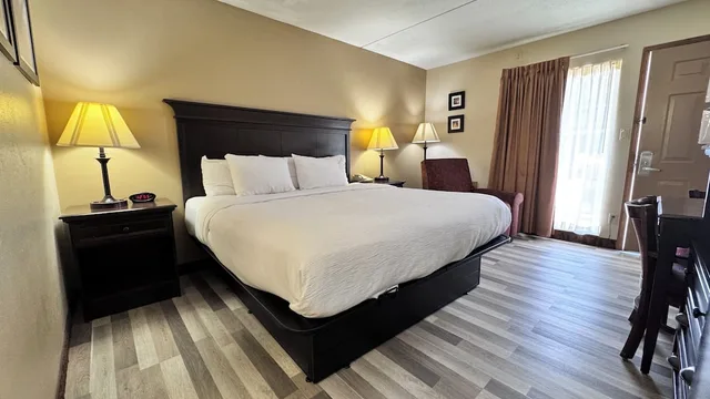 Efficiency, 2 Double Beds، Quality Inn West-Branson Theatre District 3/7