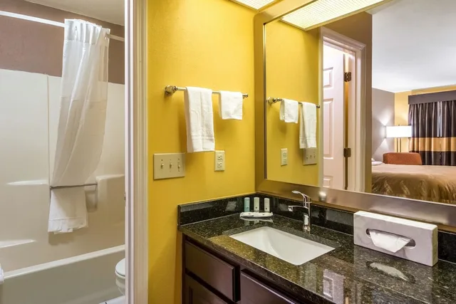 Standard, King Bed, Quality Inn Washington, GA 3/3