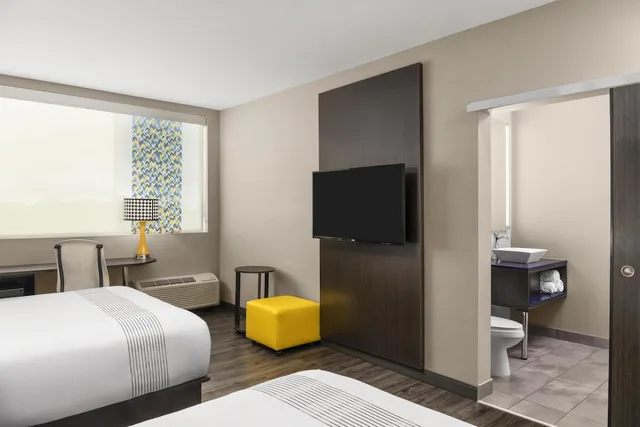 Standard, 2 Queen Beds, Accessible, Glo Best Western Dawley Farms In Sioux Falls 10/10