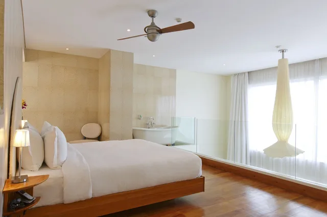 جناح، Airways Hotel 1/3