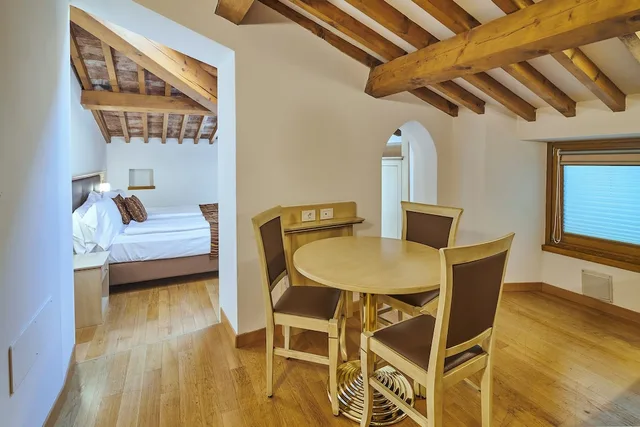 Suite, Twin Beds, Attic، Hotel Portici (Romantik and Wellness) 2/3