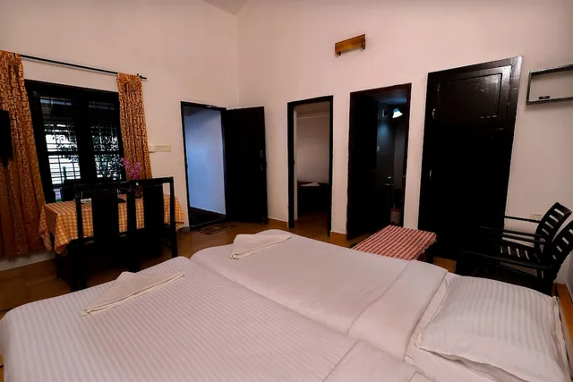 فيلا بإطلالة على البحيرة، Illikkalam Lakeside Cottages 2/3