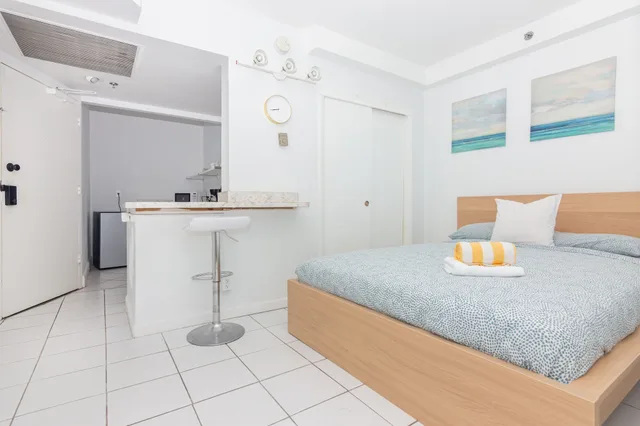 Premier, Studio, Suite, Girasole Apartments 4/10