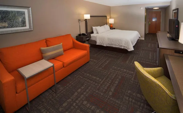 Study, King Bed, Sofa, Hampton Inn and Suites Valdosta Conference Center 3/3