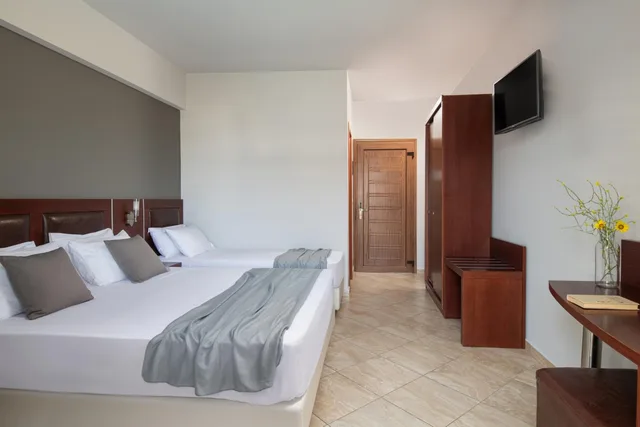 Room, Triple, Pool View, Simeon Hotel 2/8