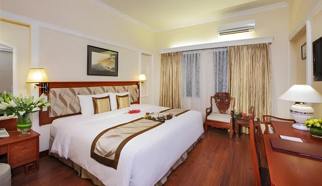 Orient Deluxe Triple، Royal Hotel Saigon 1/1