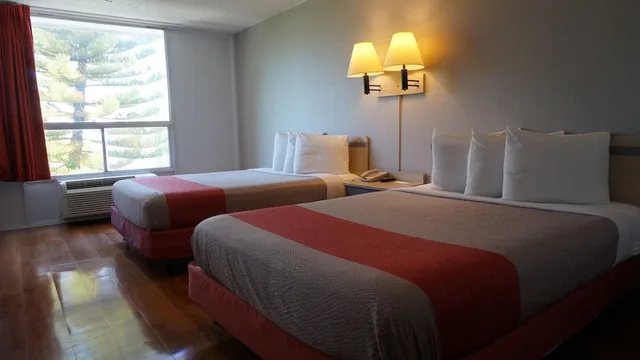 غرفة ديلوكس بسريرين كوين، Motel6 Belmont, CA San Francisco Redwood City 4/7