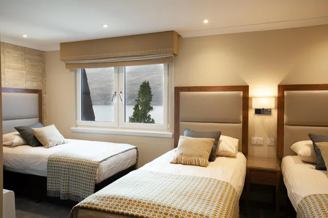 غرفة ثلاثية، Cruachan Hotel 1/4