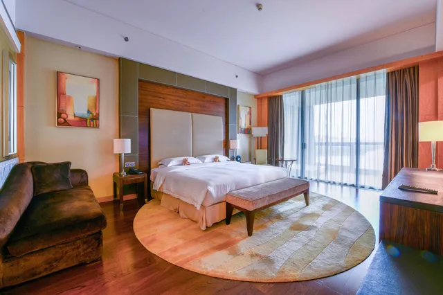 Regency, Suite, King Bed, Lake View، Hyatt Dongguan 2/3