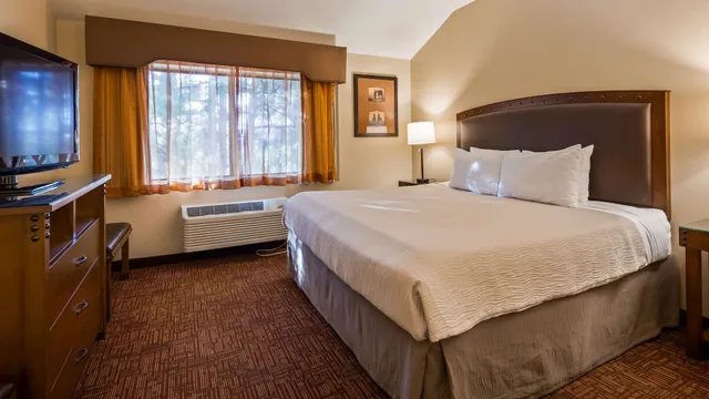 غرفة قياسية بسرير كينج مع أريكة، Best Western Plus Inn Of Williams 1/5