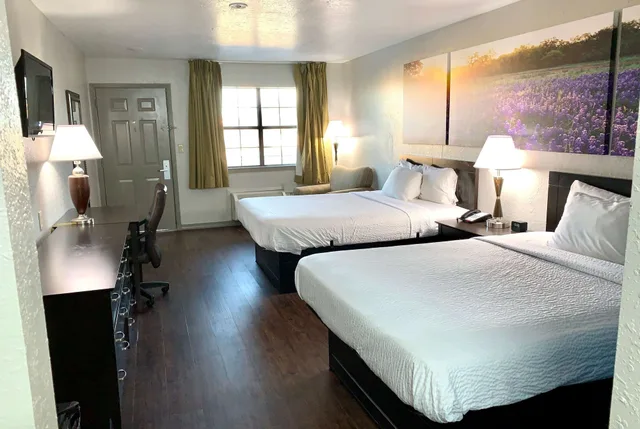 Deluxe, 2 Queen Beds, Days Inn By Wyndham Canton 4/10