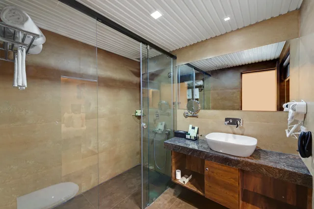 Green, Twin Beds، The Fern Residency Bhuj 3/3