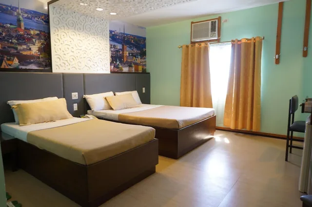 Euro Suite 2, Queen Beds، Eurotel Las Pinas 1/10