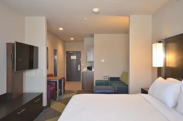 جناح بسرير كينج بغرفة نوم واحدة لذوي الإعاقة، Holiday Inn Express & Suites Oklahoma City Mid - Arpt Area 1/3