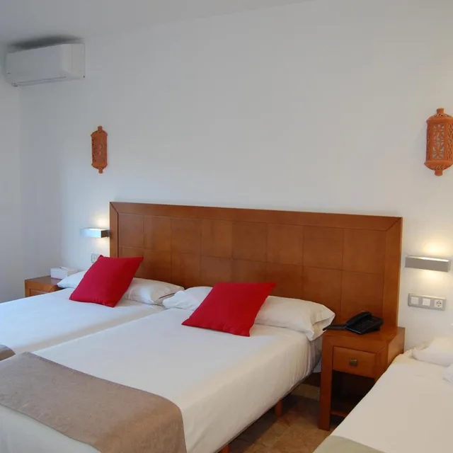 غرفة ثلاثية، Hotel Riad Arruzafa 3/7