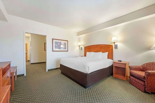 جناح مع أريكة، Comfort Inn & Suites Rawlins WY 4/9