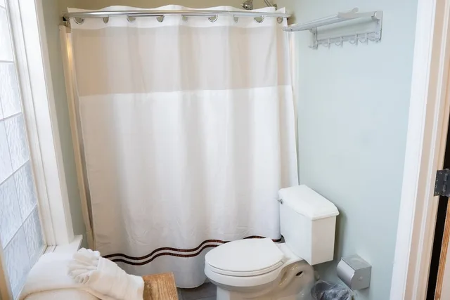 Deluxe, 2 Queen Beds, Oak Tree Hotel 6/8