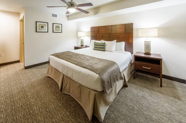 غرفة بسرير كينج وسريرين منفصلين بـ3 غرف نوم، Holiday Inn Club Vacations Scottsdale Resort 3/10