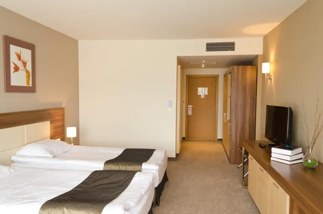 غرفة بسرير مزدوج أو سريرين منفصلين بشرفة، Spa Hotel Belchin Garden 2/10