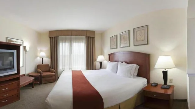 غرفة قياسية بسرير كينج لذوي الإعاقة، Holiday Inn Express Hotel And Suites Decatur 2/5