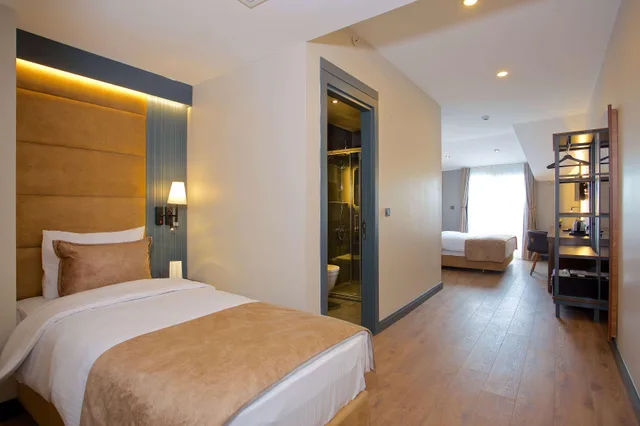 غرفة ديلوكس ثلاثية، Days Inn by Wyndham Istanbul Arnavutkoy 1/2